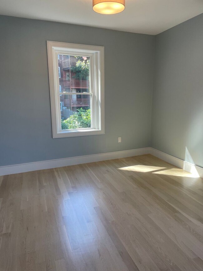 Building Photo - Beautiful brand new three bedroom, Laundry in unit