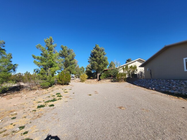 Building Photo - Private 1 Bedroom 1 Bathroom Home - Over 9 Acres with Hiking Trails!