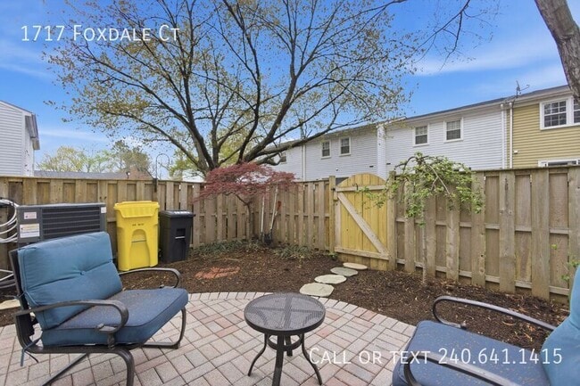 Building Photo - 1717 Foxdale Ct