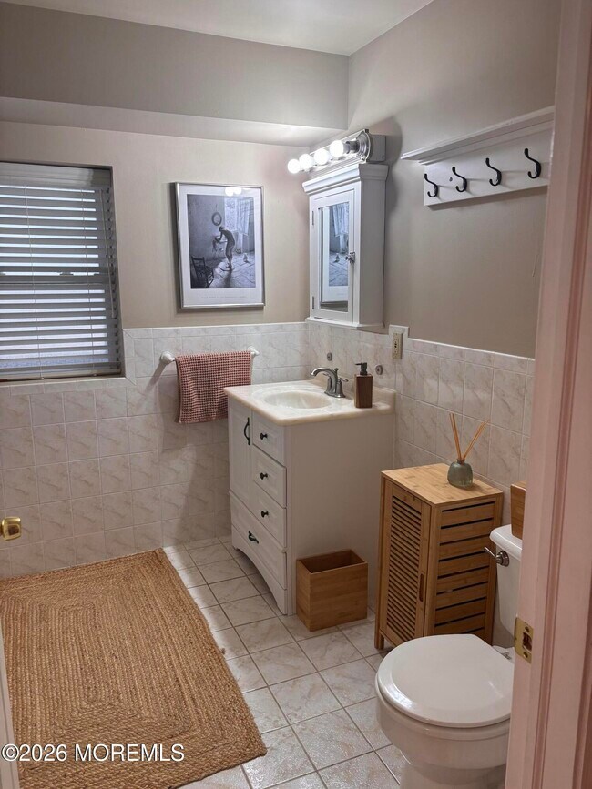 Building Photo - 17 Seaview Ave