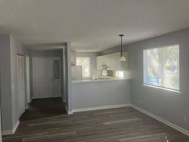 Building Photo - 601 Battery Ln