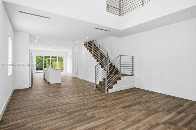 Building Photo - 2852 SW 32nd Ct