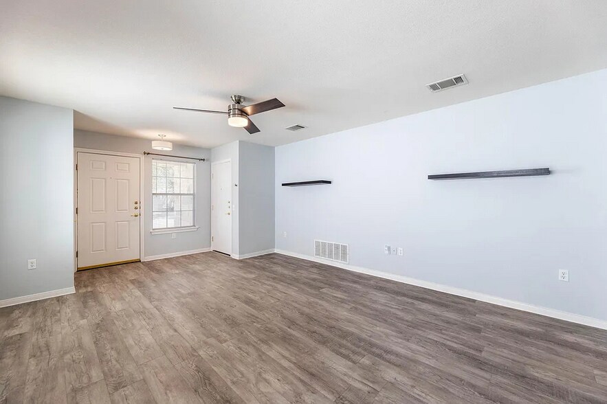 living - 8719 Davis Oaks Trl