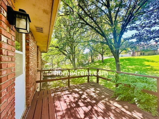 Building Photo - Updated Kitchen w/ Granite Counters, Subway Tile, SS Appliances