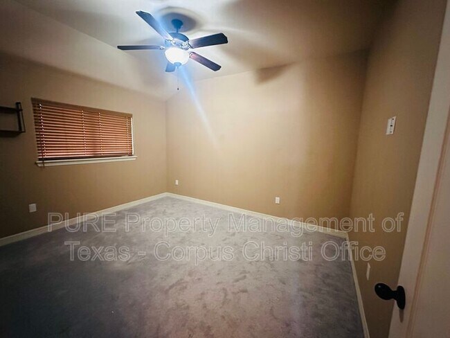 Building Photo - 6902 Anastasia Dr