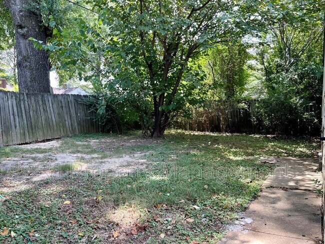 Building Photo - 4095 Chelsea Ave