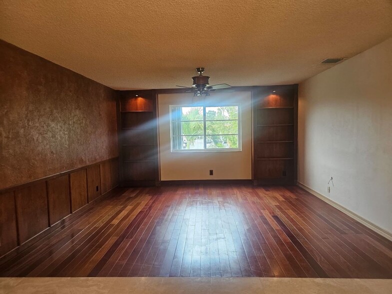 Building Photo - 649 W Oakland Park Blvd