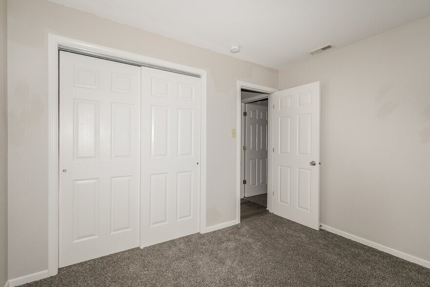 Building Photo - 10936 Mansfield Way