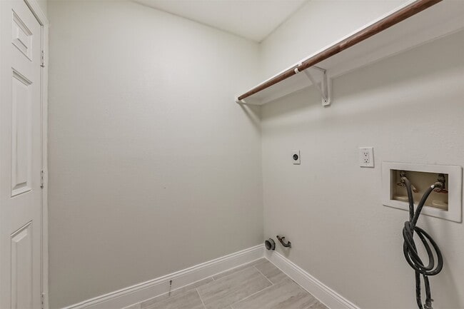 Building Photo - 9202 Bayou Bluff Dr