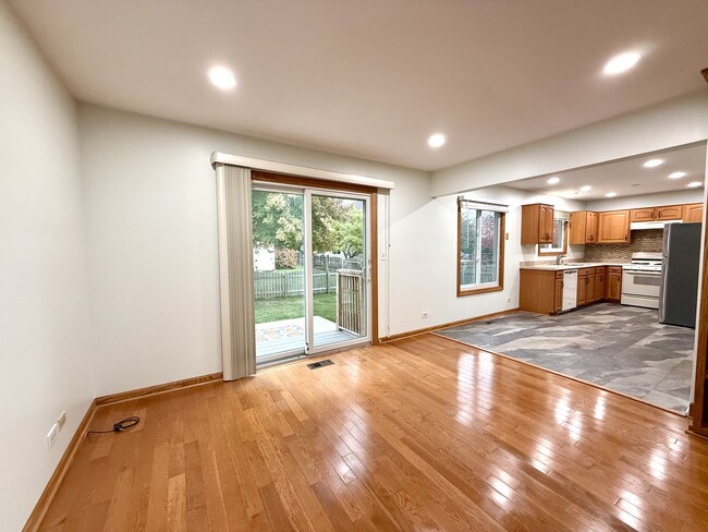 Building Photo - 2449 Carlton Dr