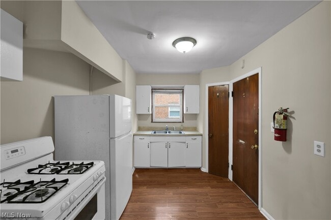 Building Photo - 478 E 222nd St