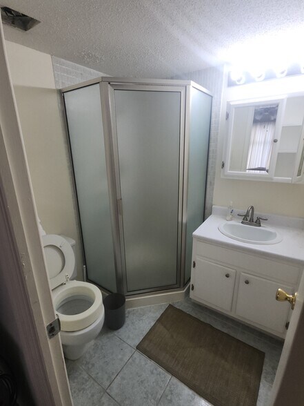 Building Photo - 4158 Tamiami Trl