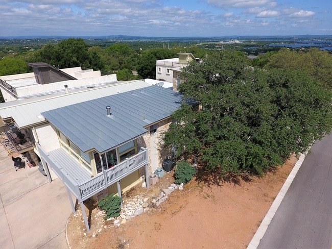 Building Photo - 1008 Clayton Nolen Dr