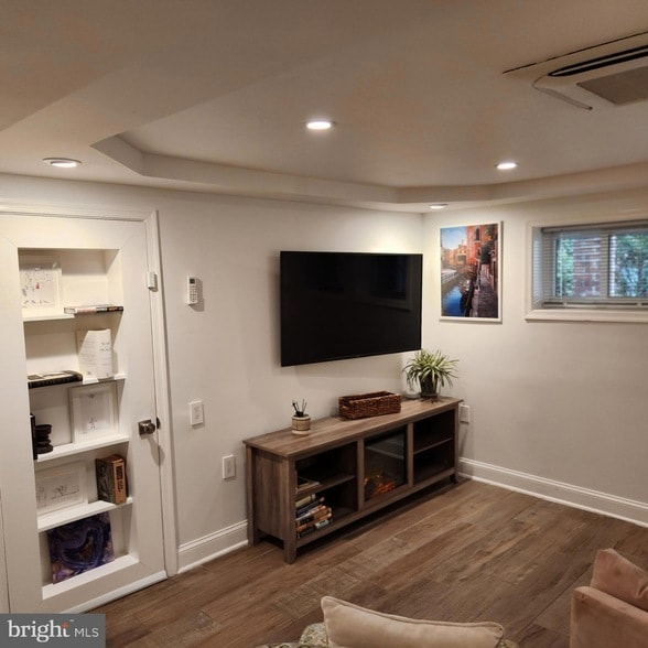 Building Photo - 4303 13th Pl NE