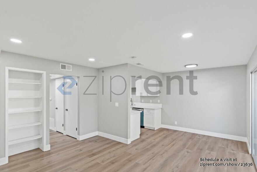 Building Photo - Unit