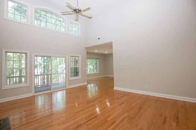Building Photo - "Spacious 3-Bedroom Retreat with 3200 Sq Ft of Comfort in Seven Lakes!"