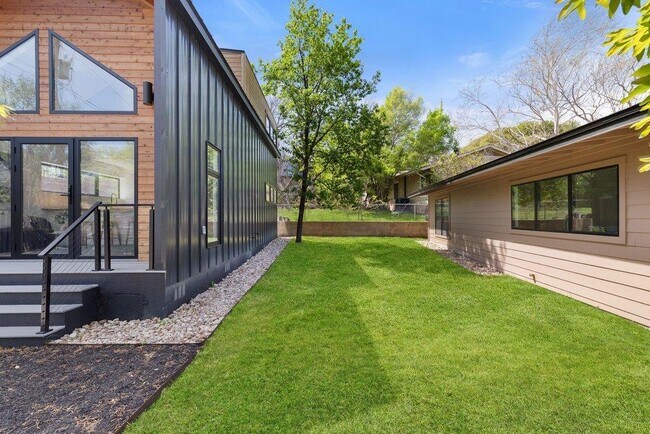 Building Photo - 2503 Rockingham Dr
