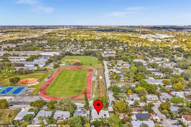 Building Photo - 1600 SW 9th St