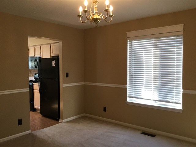 Building Photo - 13817 S Petersburg Dr