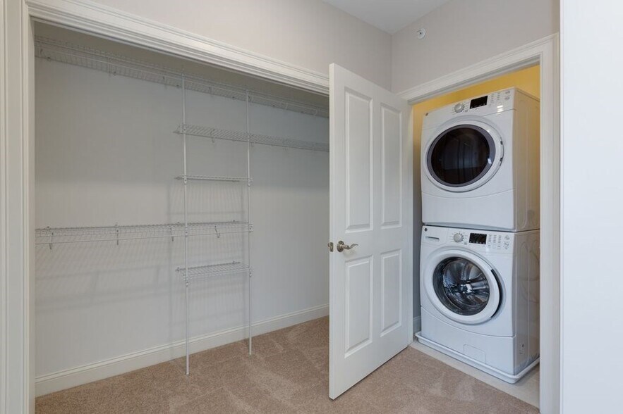 Building Photo - 70 Fordway Ext