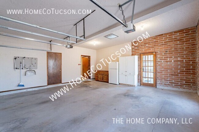 Building Photo - 5411 N Sundance Pl