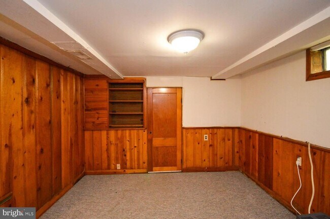 Building Photo - 5000 Surrey Ln