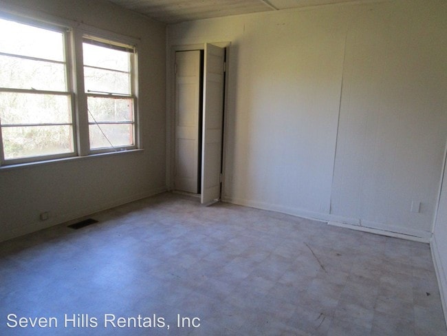 Building Photo - 3 br, 1 bath House - 756 Old Summerville Road