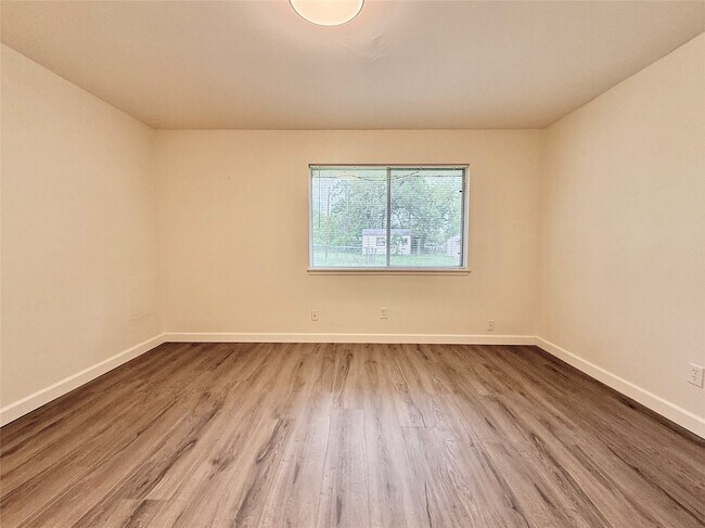 Building Photo - 2043 Cherry Laurel Dr