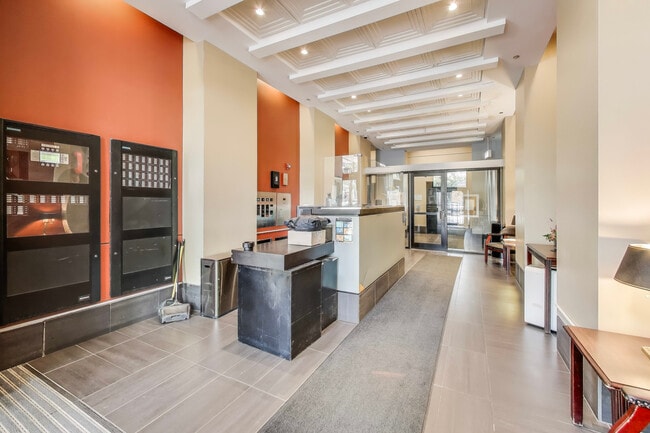 Building Photo - 1255 S State St