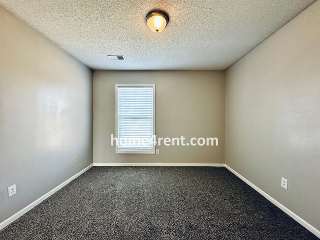 Building Photo - BRAND NEW PAINT & CARPET!! Gorgeous, Updat...