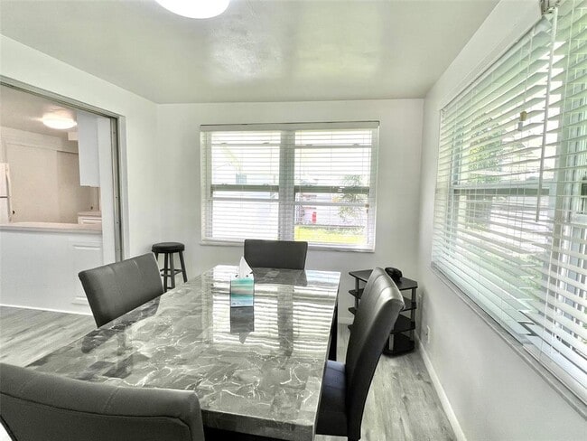 Building Photo - 4640 Taray Ln