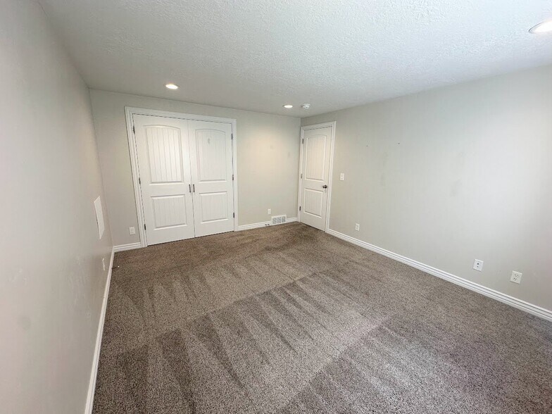 Building Photo - 10218 Bayhill Dr