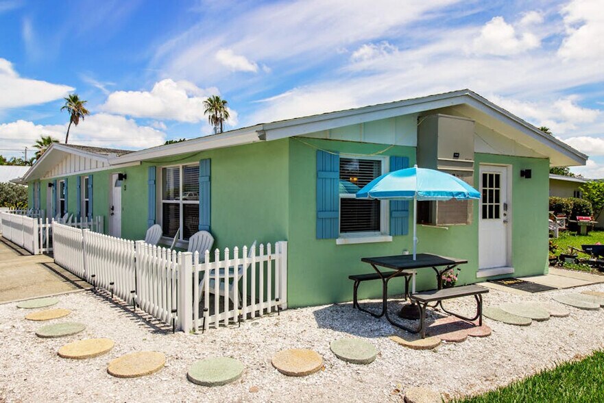 Building Photo - 1303 Gulf Dr S