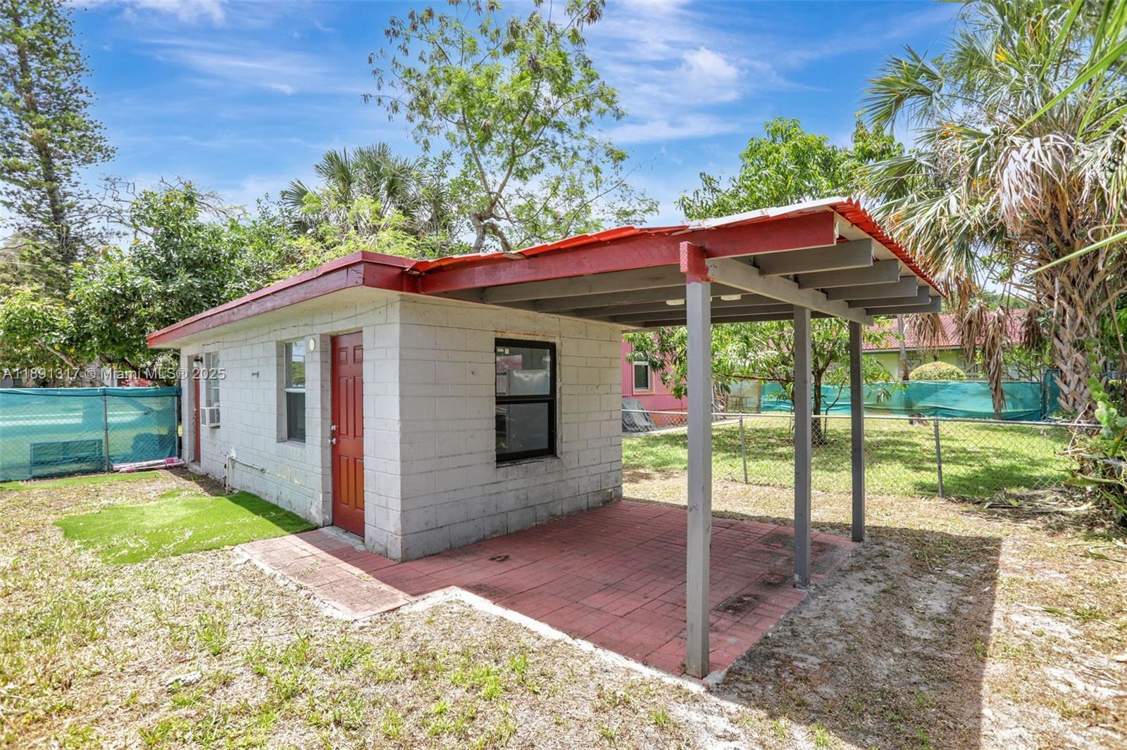 Building Photo - 2701 NW 18th Ter