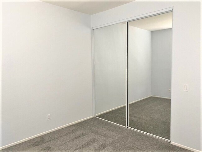 Building Photo - Wonderful Condo in Sabre Hills