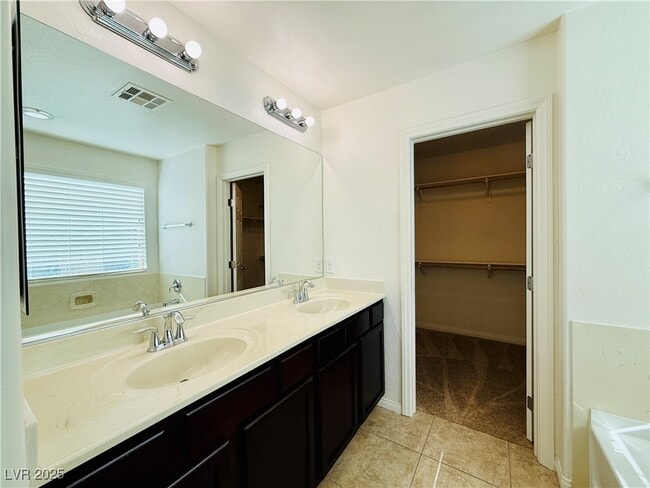 Building Photo - 7056 Ipe Wood Rd