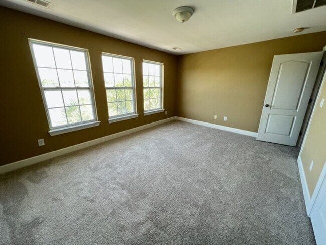 Building Photo - 3 Bedroom 3.5 Bath Townhouse in Whitney Lakes - Johns Island