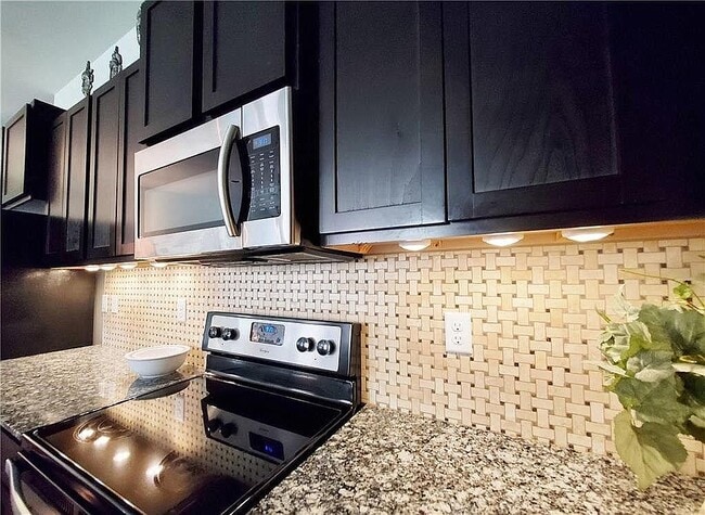 Building Photo - 477 S Fretz Ave