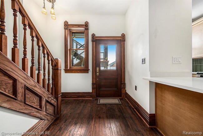 Building Photo - 701 W Canfield St