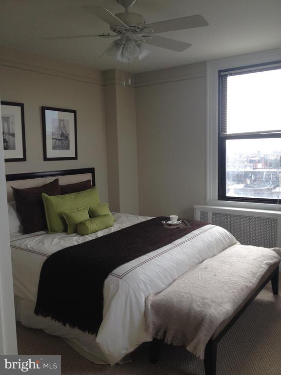 Building Photo - 2031 Locust St