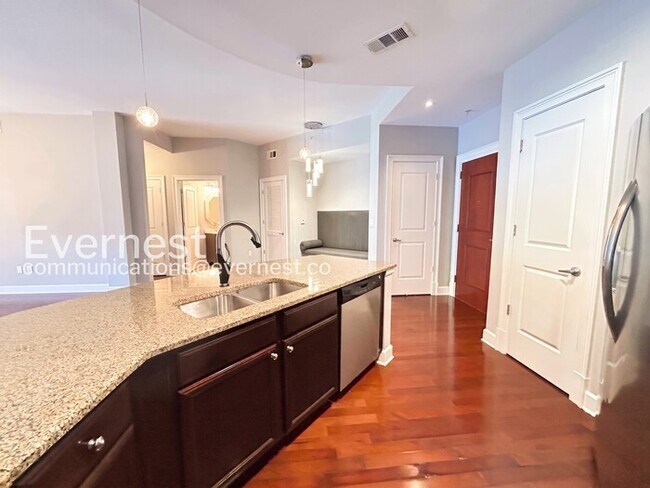 Building Photo - 3 Bed/2.5 Bath Condo with Modern Amenities / Available Now!