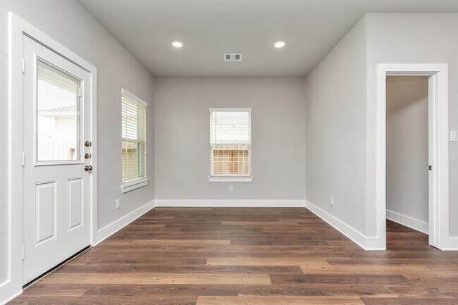 Building Photo - 10638 Cascade Crk Dr