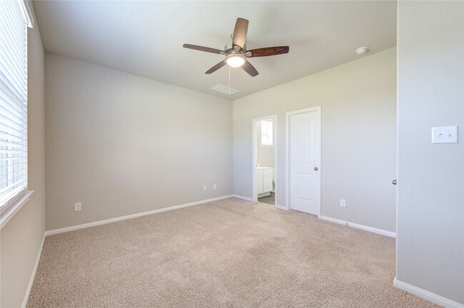 Building Photo - 2534 Sturgeon Wy