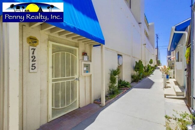 Building Photo - Charming 1 Bedroom 1 Bath-Fully Furnished Condo Just feet away from Mission Beach!