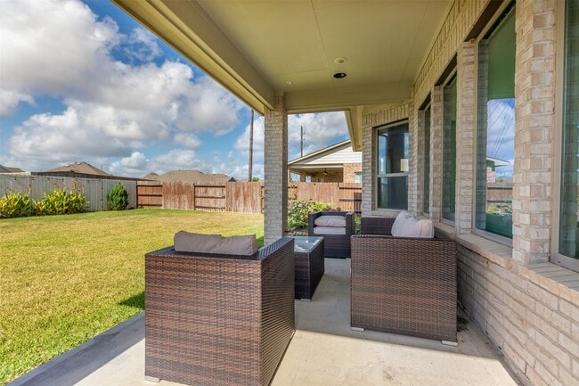 Building Photo - 2023 Village Orchard Ln