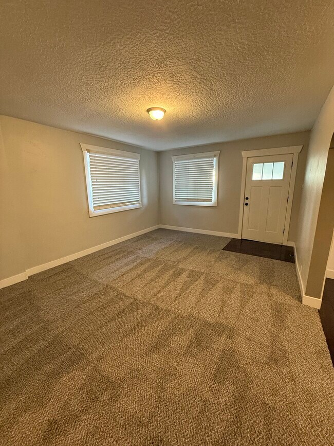 Building Photo - 807 S McClelland St