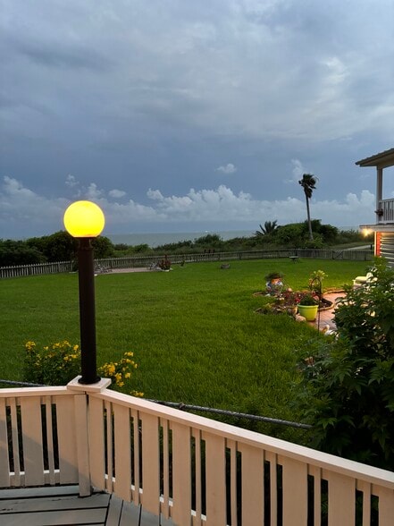 Water View Deck D - 221 Commerce St
