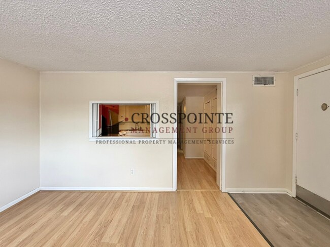 Building Photo - 1 Bed 1 Bath at Broadway Apartments! All Bills Paid!