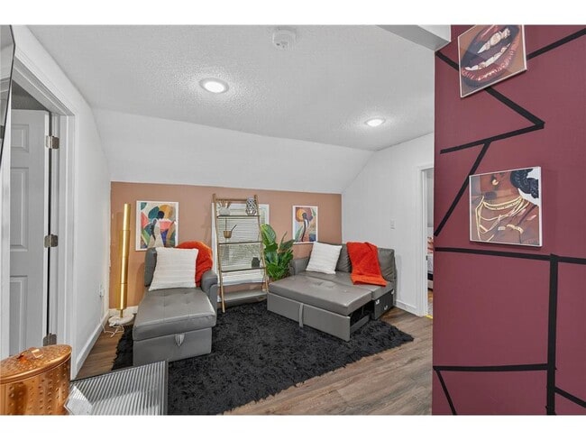 Building Photo - 884 Westminster St