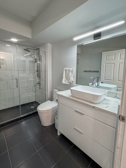 Building Photo - 750 Pearson St